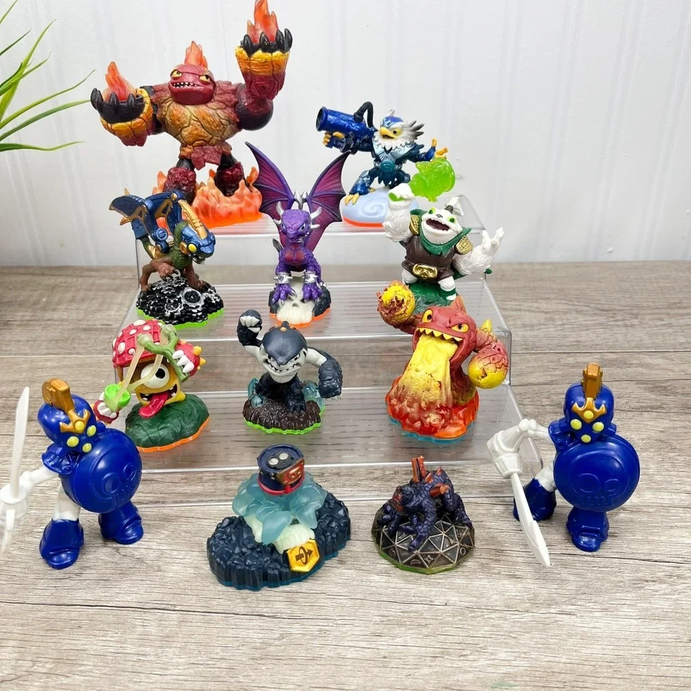 Skylander Lot of 10 Figures +2 Kids meal figures - Some broken, Read description